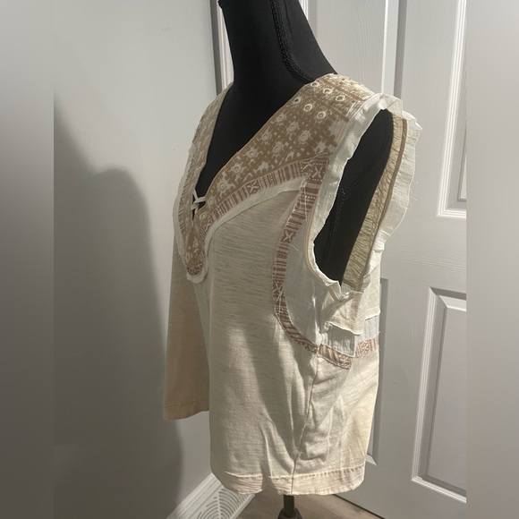 Gimmicks sleeveless v neck gold studded top in small - Picture 4 of 6